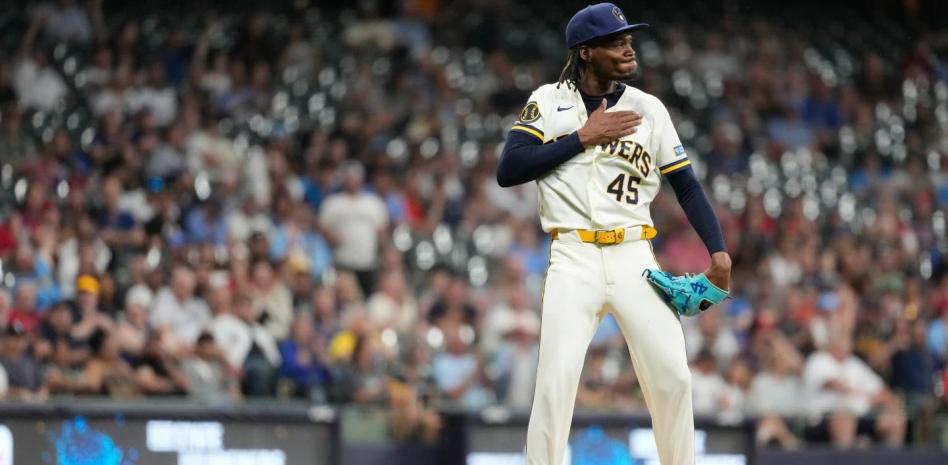 Abner Uribe, fue suspendido un juego por sus acciones contra los Cardenales