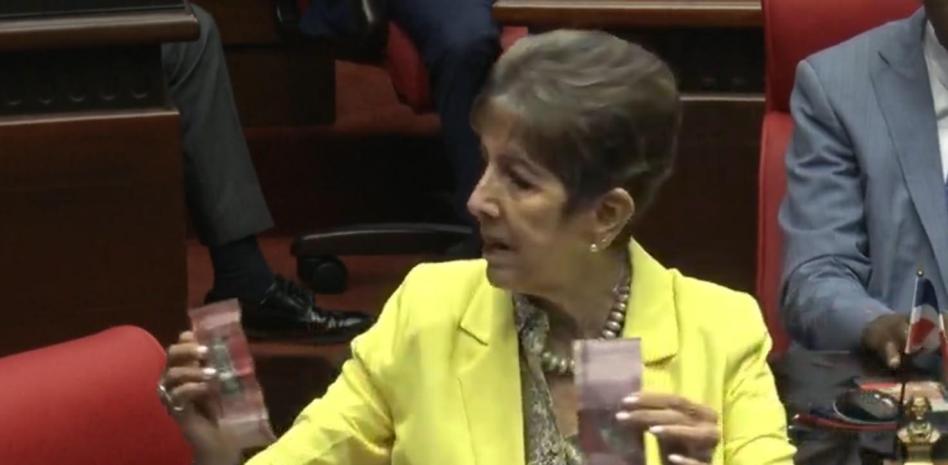 Senadora pide al Banco Central cambiar color de billetes de RD$200 y RD$1,000