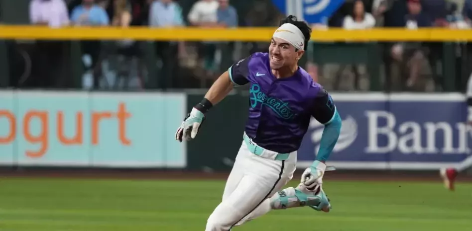 Carroll batea triple histórico y los D’Backs derrotan a los Mellizos; Marte jonronea