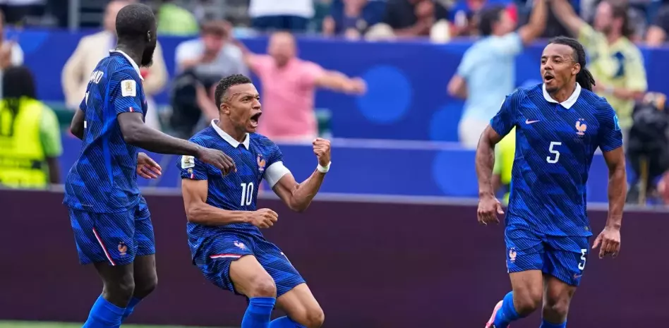 Mbappé clasifica a Francia a 16vos y sigue a la caza de Messi