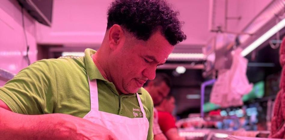 De trabajar en una carnicería a ser dueño de varias en el mercado más grande de Madrid