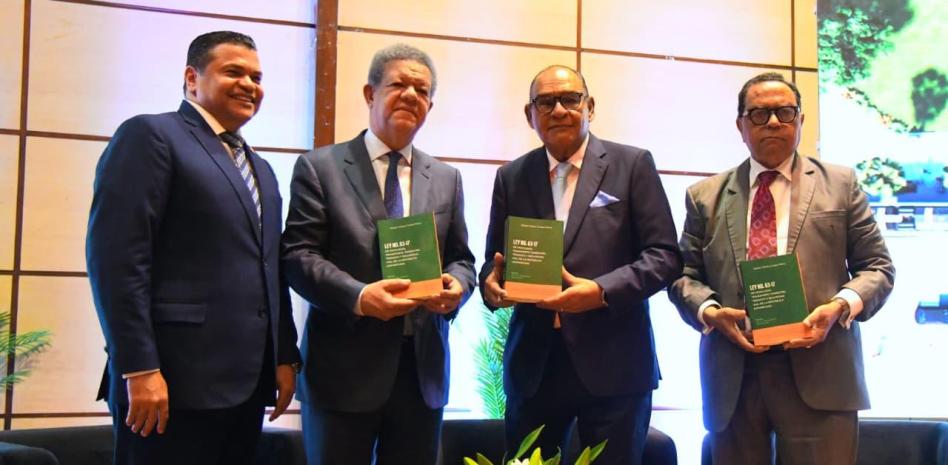 Tobías Crespo presenta libro sobre ley de Movilidad, Transporte Terrestre, Transito y Seguridad Vial