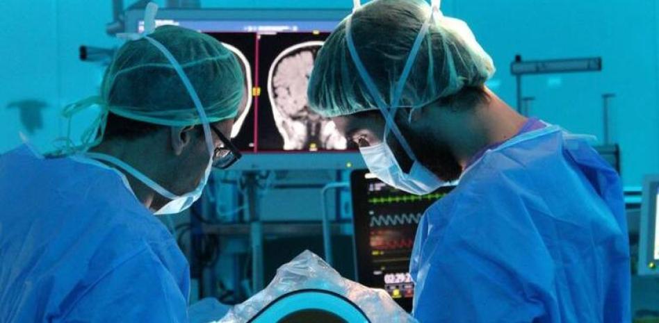 Una terapia experimental a medida ayuda a un menor con epilepsia grave a caminar sin ayuda