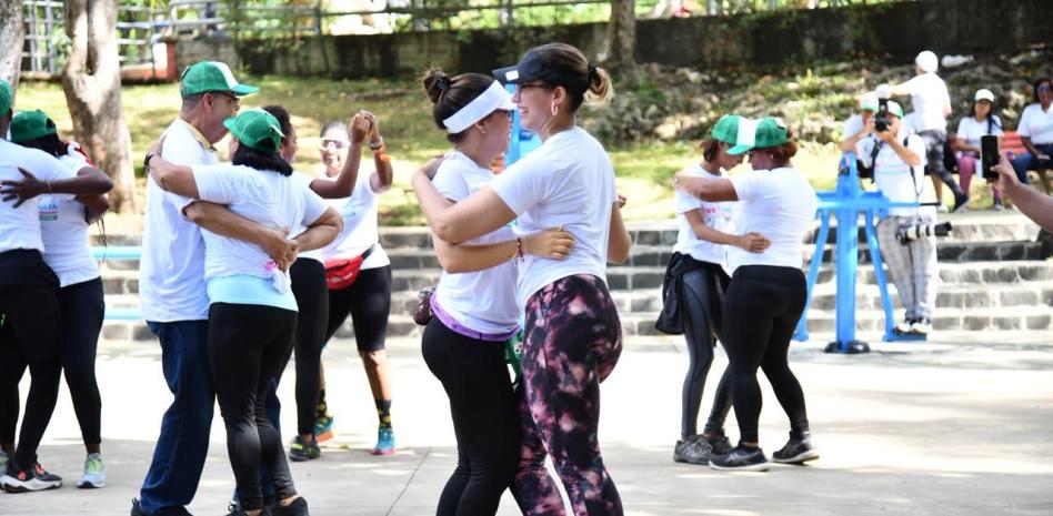 Con caminata y baile, así promueve Cipesa la salud física y mental de los periodistas
