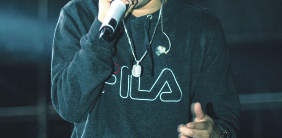 Shadow Blow queda varado en medio de la lluvia y hace llamado a su aseguradora de vehículos