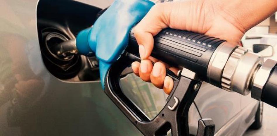 Gobierno congela los precios de los combustibles esenciales