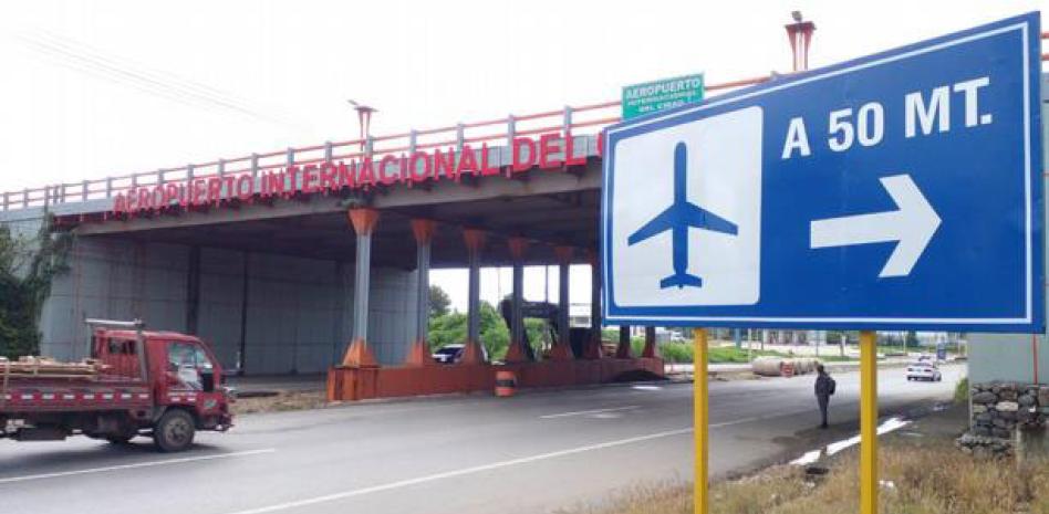 Arrestan en el aeropuerto de Santiago a hombre vinculado a fraude aduanero, drogas y otros delitos