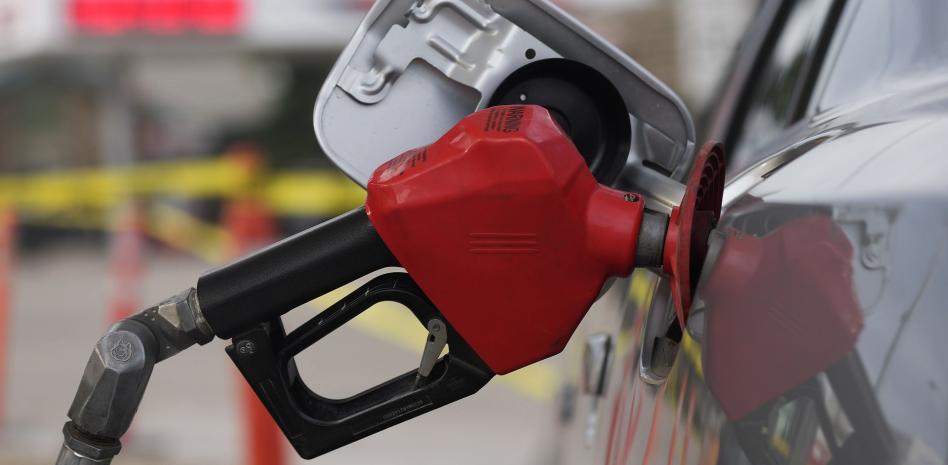 Aumento de la gasolina hace crecer gastos de consumo en Estados Unidos