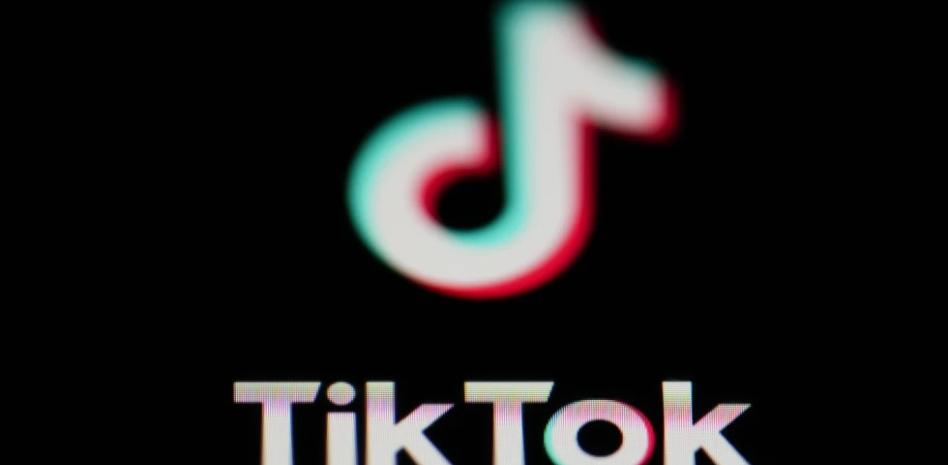 TikTok llega a acuerdo con adolescente antes de juicio por adicción a redes sociales