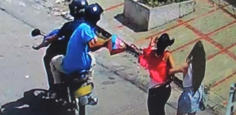 ¿Se deben tomar mayores medidas para limitar la cantidad de asaltos en el país?