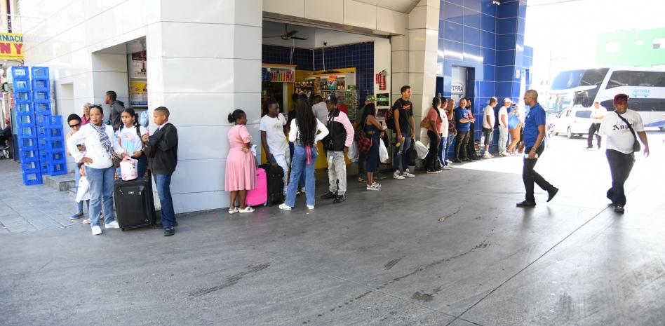 Aumenta 100 pesos el pasaje del transporte de Higüey–Santo Domingo