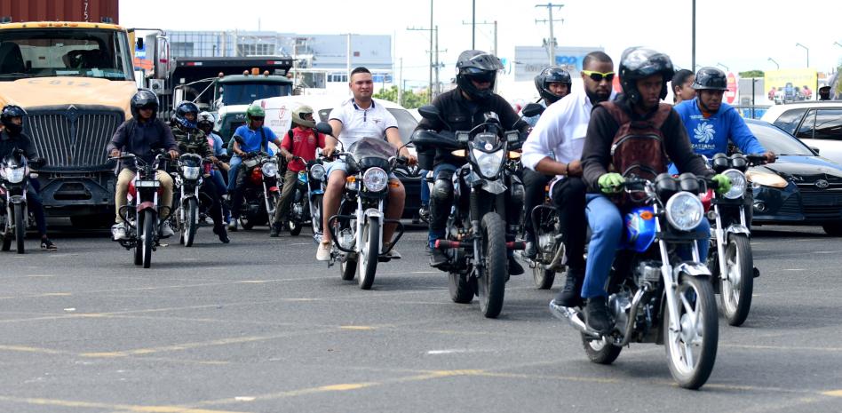 Motoconchistas aumentan pasajes en Barahona y usuarios protestan por nuevas tarifas