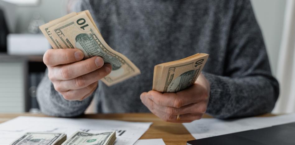 Cómo un dólar más débil encarece la vida