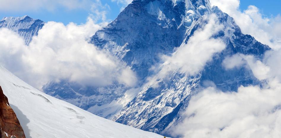 Hombre sobrevive seis días en el Monte Everest comiendo hielo