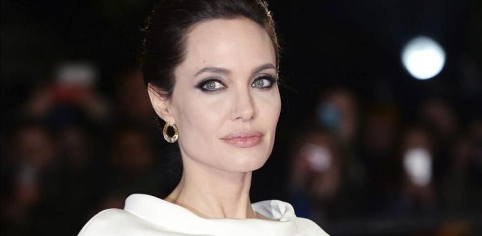 Se filtran datos personales de Angelina Jolie, Robert De Niro y otros famosos