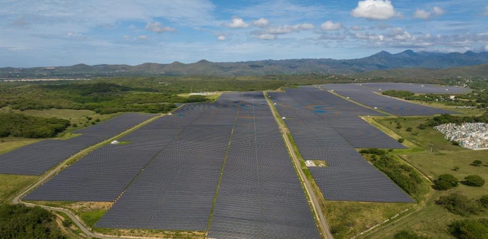 Economista explica cómo desperdicio de energía renovable podría provocar más apagones
