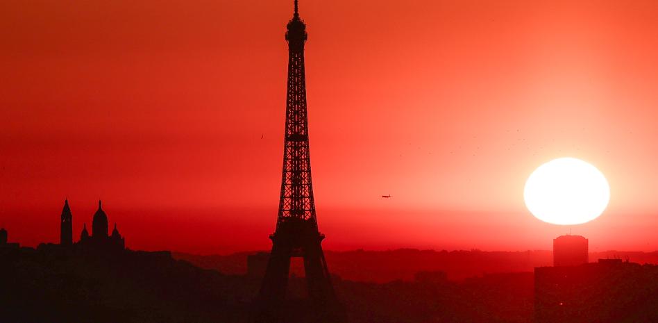 La Torre Eiffel y los principales museos de París adelantan su cierre por la ola de calor