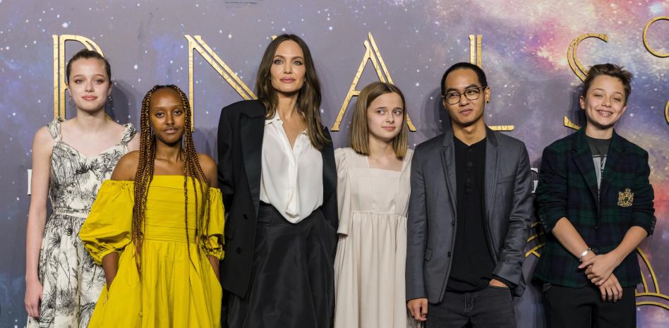 Ya son tres de los hijos de Angelina Jolie que legalmente optan por quitarse el apellido Pitt