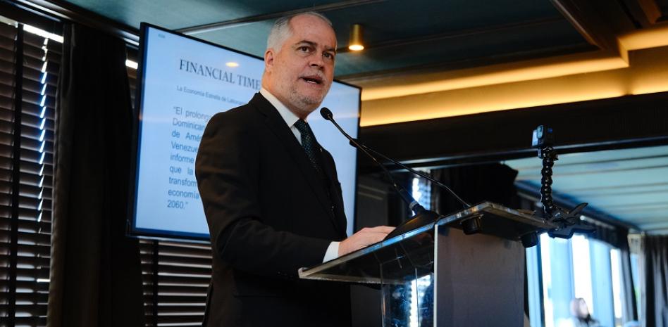 Alejandro Fernández se despide de la Superintendencia de Bancos