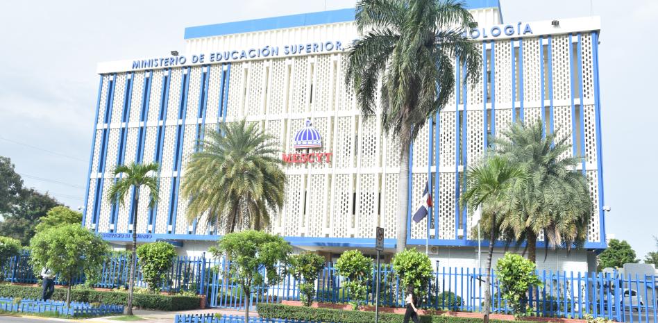 Mescyt desmiente pérdida de becas internacionales, pese a declaraciones de Abinader