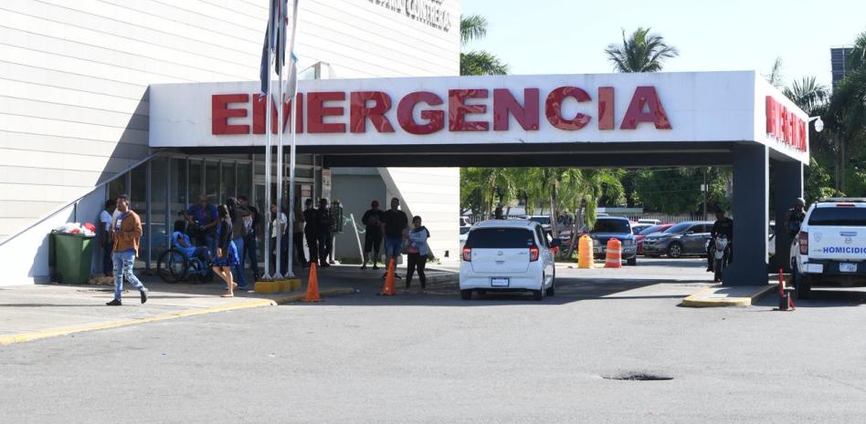 Hombre entra a la Emergencia del Darío Contreras, le quita la vida a una mujer y hiere a otra