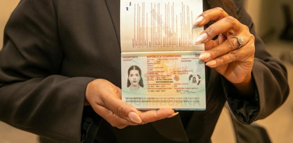 Acuerdan instalar servicios de renovación de pasaportes en aeropuertos del país