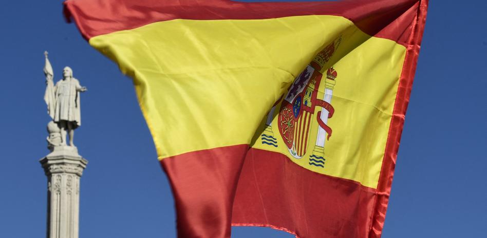 Más de un millón de migrantes presentan documentos para regularizarse en España