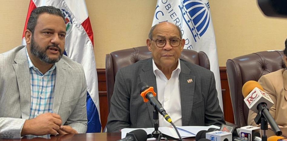 Postulantes siguen sin respuesta por las becas nacionales del Mescyt