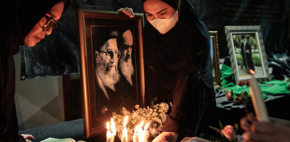 Abundan llamados a venganza en funeral de asesinado líder supremo de Irán