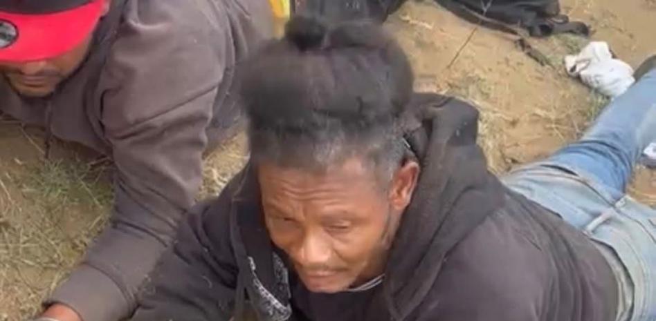 Autoridades apresan en Montecristi a varios hombres vinculados a la invasión de terrenos