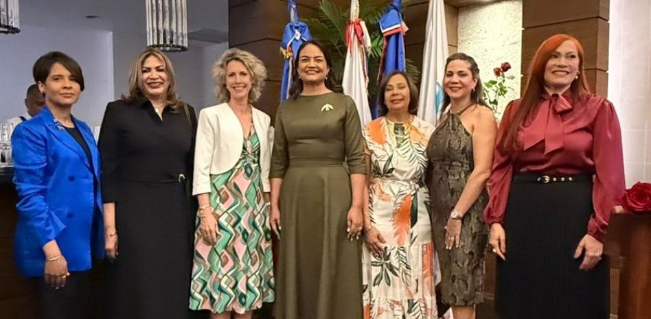 FEM y CCIFD firman acuerdo para fortalecer el liderazgo empresarial femenino