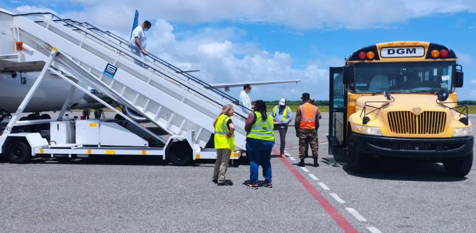 EE UU deporta a 63 dominicanos tras cumplir condenas por diversos delitos federales