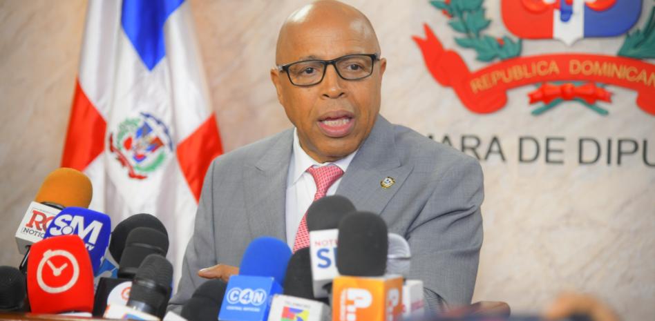 Alfredo Pacheco exhorta estar atentos a la situación bélica internacional