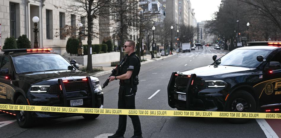Una persona recibe un disparo de la policía cerca de la Casa Blanca