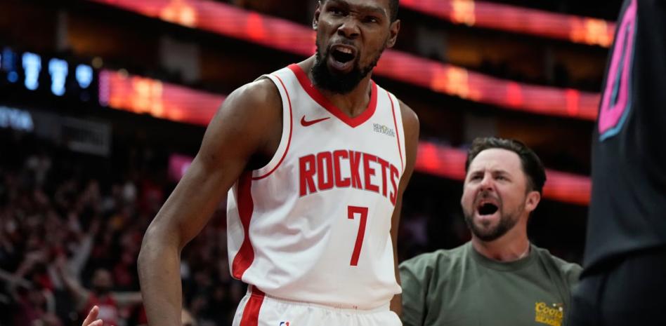 Kevin Durant supera a Michael Jordan y es quinto en anotación de la NBA