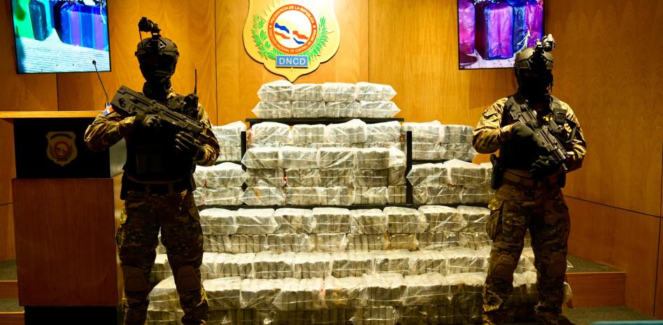 Incautan 564 paquetes de presunta cocaína y arrestan a cinco hombres en Barahona