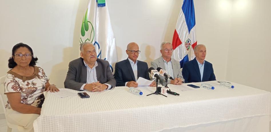 CNCP dice no hay razones para aumento de precios; alza en flete se compensa con baja del dólar