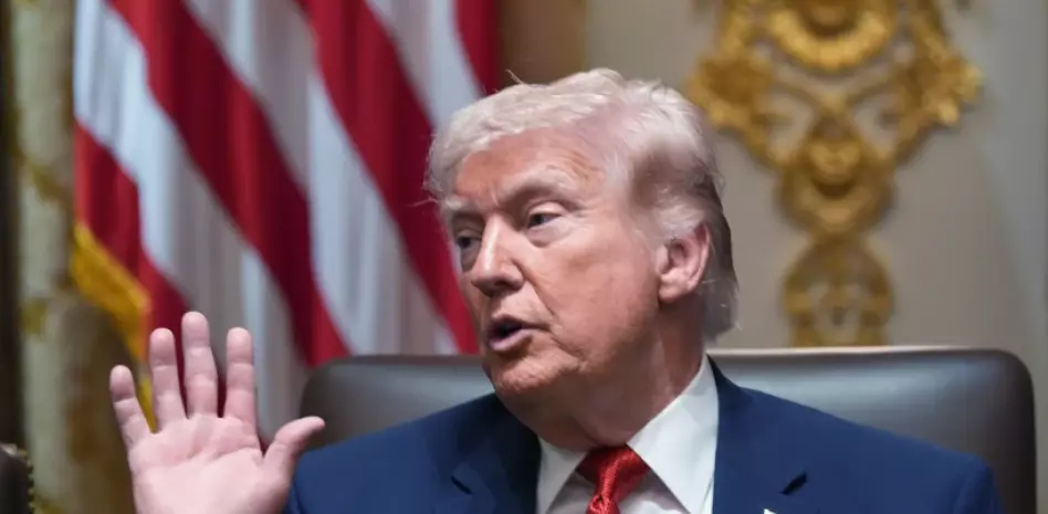 Donald Trump ordena a la Marina de EEUU destruir los barcos que intentan minar el estrecho de Ormuz