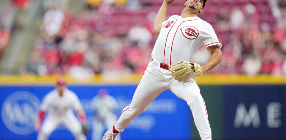 Chase Burns logra su 1ra victoria en Grandes Ligas en triunfo 2-0 de Rojos sobre Piratas