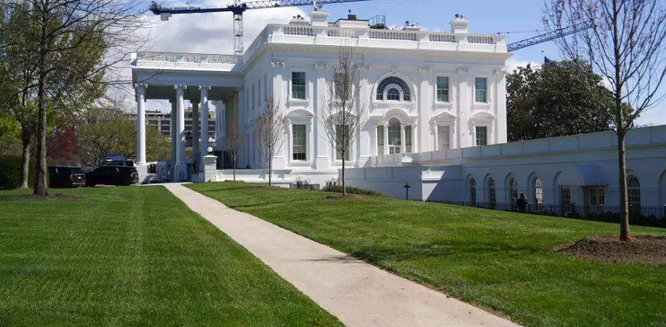 Trump aprovecha el tiroteo frente a la Casa Blanca para reivindicar su salón de baile
