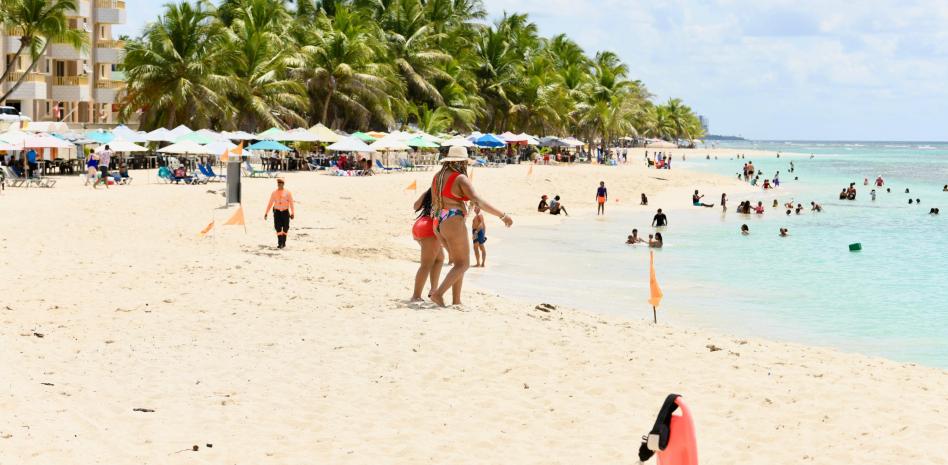Turismo desautoriza impedimentos al libre acceso a playa de Juan Dolio