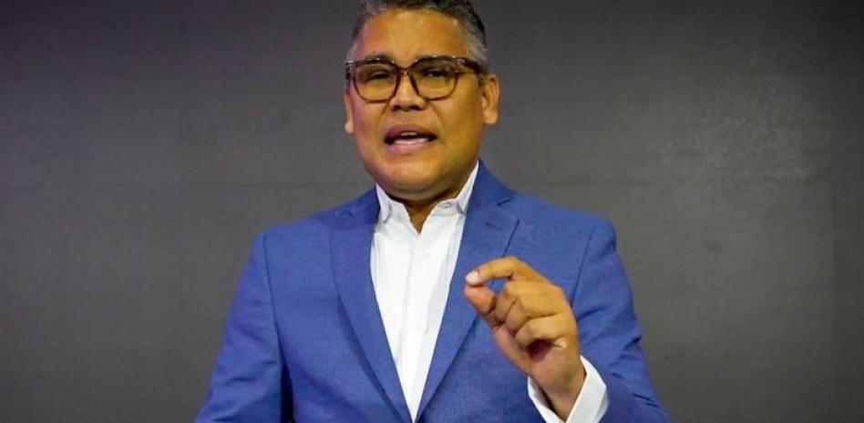 Pastor Carlos Peña y empresa Energía 2000 aclaran controversia