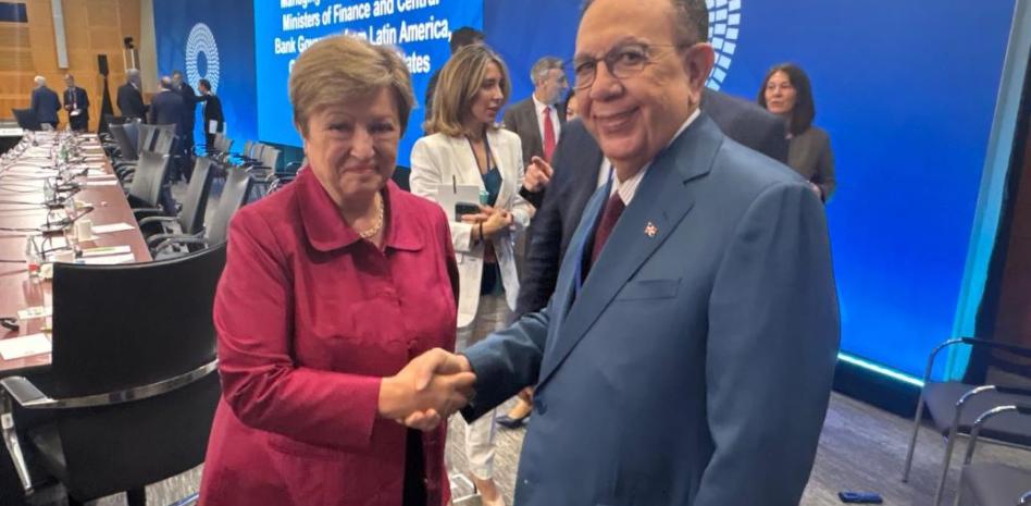 Economía crecerá un 3.7% según el FMI y BM