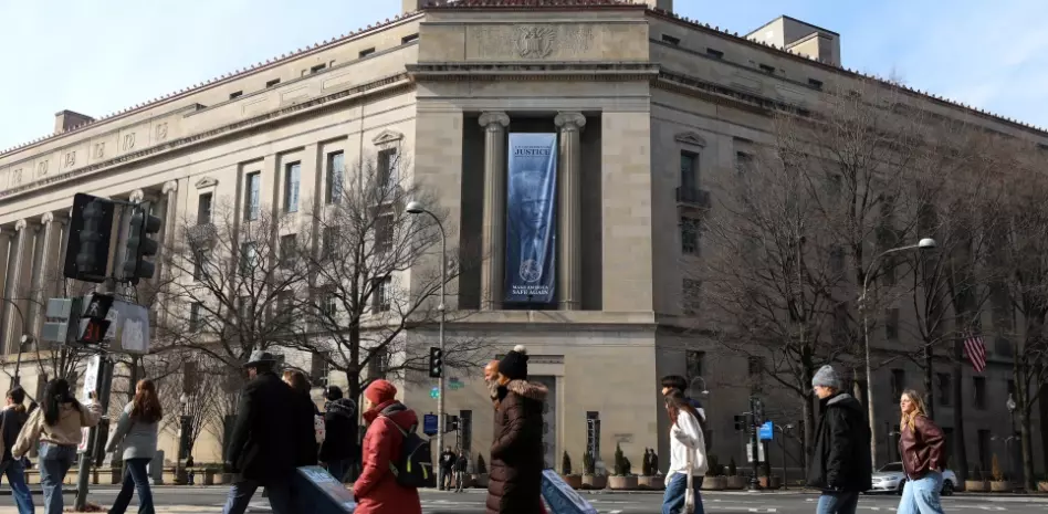 El FBI y el Departamento de Justicia, mermados por las renuncias y expulsiones