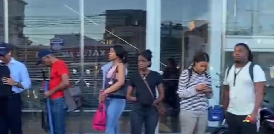 Se restablece servicio del Metro y teleférico tras falla en el sistema