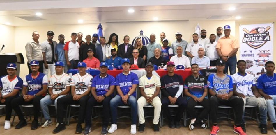 Dedican a Nelson Cruz temporada 2026 de la Liga Juvenil AA de Fedom