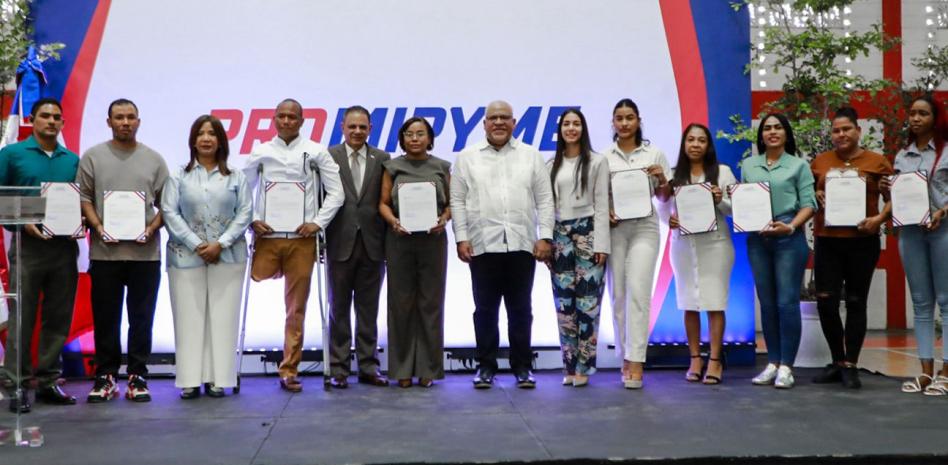 Promipyme entrega RD$90 millones en créditos a microempresarios de Santo Domingo Este