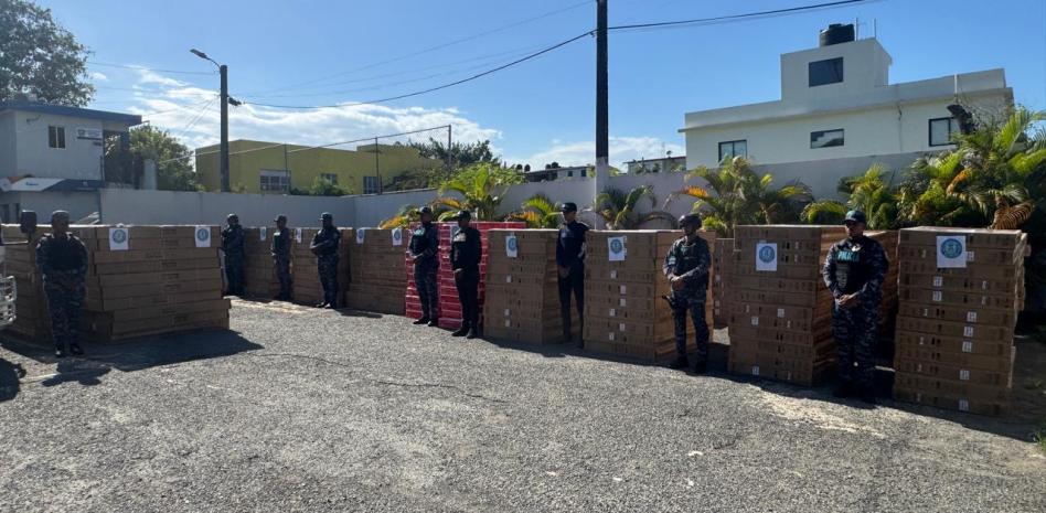 Televisores de contrabando incautados por Policía Nacional habrían llegado al país por Puerto Plata