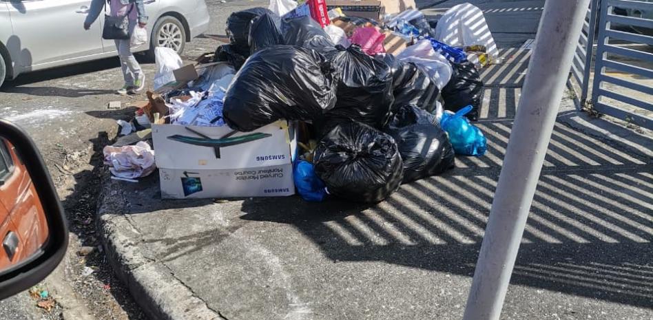 Regidor denuncia acumulación de basura en la Zona Universitaria y llama a intervención inmediata