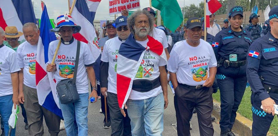 Campesinos marchan en Santiago contra exploración minera en cordillera septentrional